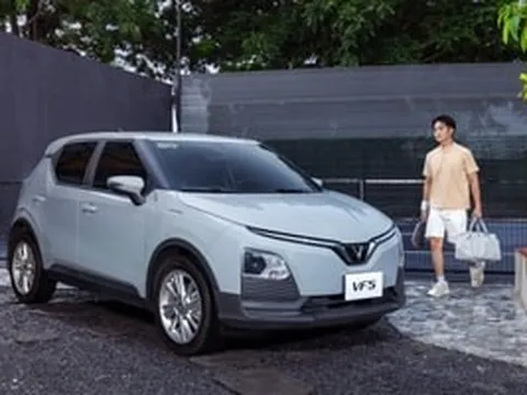 Sau 2 năm sử dụng, chủ xe mua VinFast VF 5 chạy dịch vụ đã nói thật, công khai so sánh Toyota Vios