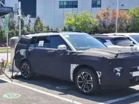 Bắt gặp tại trạm sạc, mẫu SUV cỡ D bán chạy bậc nhất thế giới vô tình để lộ công nghệ truyền động hoàn toàn mới