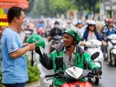 Những người lái xe công nghệ, bán hàng online có thể phải thực hiện chính sách bắt buộc này