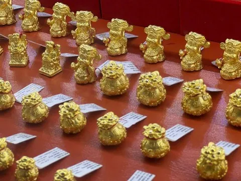 Giá vàng xuống mức thấp nhất trong nửa năm