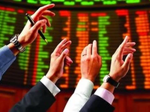 Một cổ phiếu ngân hàng bị tự doanh CTCK "xả" mạnh trong phiên tăng điểm