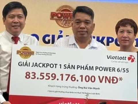 Người trúng Vietlott 83 tỷ tiết lộ lý do không đeo mặt nạ khi nhận giải