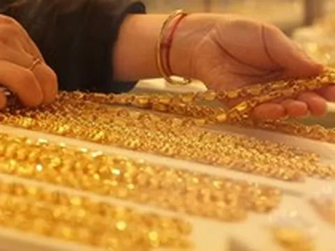 Giá vàng SJC, vàng nhẫn trơn ngày 6/6: Liệu có lao dốc theo giá vàng thế giới?