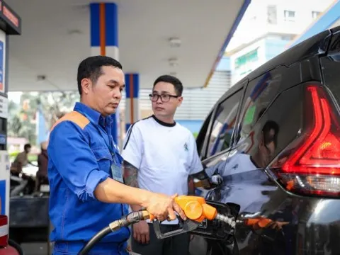 Giá xăng giảm mạnh, về dưới 22.000 đồng/lít từ chiều 4/6