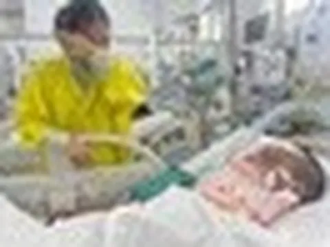 Người mẹ đơn thân gặp nạn, con gái khóc lạc giọng: “Con chỉ mong mẹ khỏe để về với con”