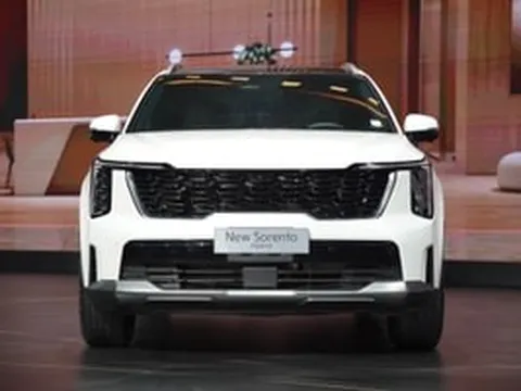 SUV 7 chỗ nhà Kia ra bản hybrid mới ra mắt Việt Nam: Chỉ tốn 4,8 lít xăng/100 km, chờ ngày chốt giá