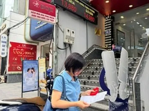 Người phụ nữ 53 tuổi kể chuyện quyết định rút tiền tiết kiệm vào bắt đáy vàng sau nhiều tháng chờ đợi
