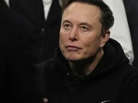 SpaceX gọi vốn lịch sử, tỉ phú Elon Musk chạm mốc tài sản chưa từng có