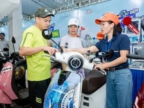 Không còn hộ nghèo, ai được hưởng 20 triệu tiền hỗ trợ khi chuyển từ xe máy xăng sang xe máy điện tại Hà Nội?