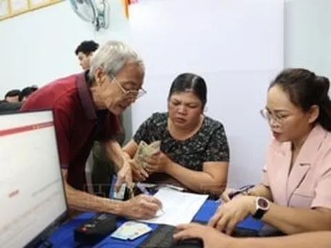 Mỗi người cao tuổi được nhận 600.000 đồng tiền mặt, hiện đã hiệu lực: Chi tiết ai được hưởng, áp dụng tại địa phương nào?