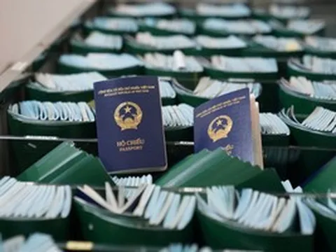 Hộ chiếu Việt Nam tăng bậc bất ngờ, danh sách miễn visa được mở rộng