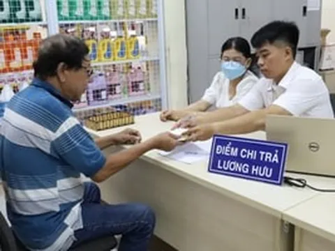 Mỗi người đang hưởng lương hưu được tặng 500.000 đồng tiền mặt từ ngân sách: Dịp gì và chi tiết đối tượng nào được nhận?