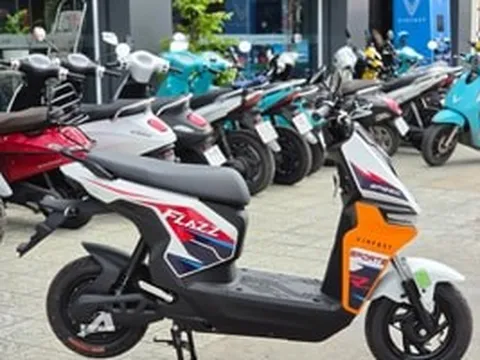 Mẫu xe máy điện đổi pin mới của VinFast về đại lý: Trang bị xứng tầm, giá chỉ hơn 13 triệu, phụ huynh có con trai nhìn là mê