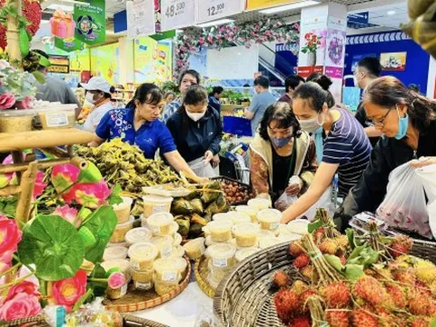 Combo thực phẩm tiện lợi lên ngôi mùa Tết Đoan Ngọ