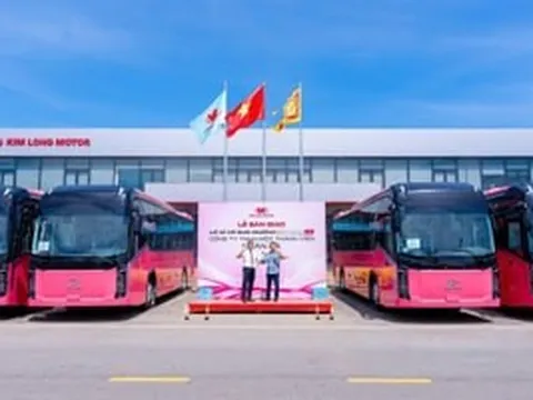 Hãng xe Việt Kim Long Motor bàn giao lô xe giường nằm cao cấp cho doanh nghiệp vận tải có tiếng tại miền Trung