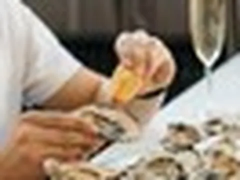 Thường xuyên ăn hàu để tăng bản lĩnh, người đàn ông nhận kết quả bất ngờ từ bác sĩ