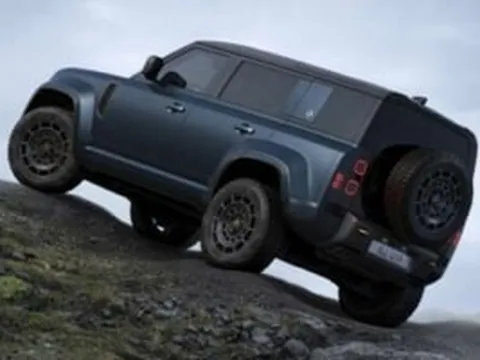 Land Rover Defender Sport lộ diện: Lần đầu trang bị động cơ hybrid và thuần điện
