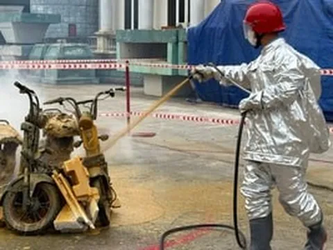 Việt Nam tạo ra công nghệ dập cháy pin xe máy điện trong 10 giây
