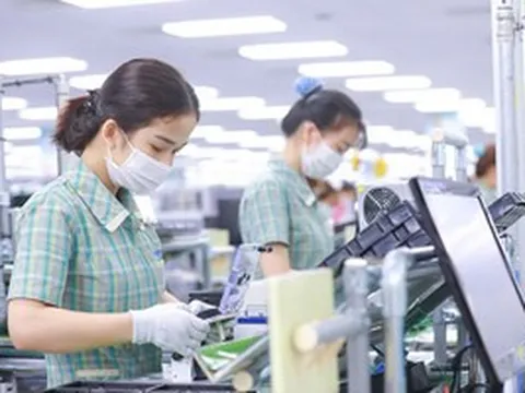 Nhập siêu tăng 2,8 tỷ USD chỉ sau nửa tháng
