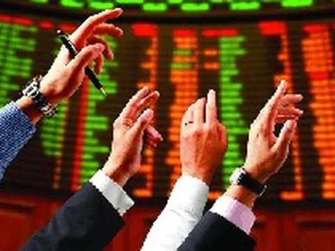 Tự doanh CTCK bán ròng phiên đầu tuần, ngược chiều "tung" trăm tỷ gom 1 cổ phiếu ngân hàng