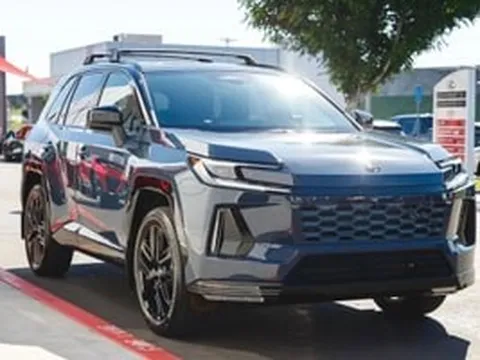Mẫu SUV của Toyota khiến đại lý 'không kịp thở', xe vừa về đã hết sạch