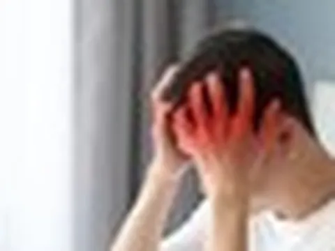 Người đàn ông Hà Nội bàng hoàng phát hiện 2 ổ xuất huyết não từ 1 dấu hiệu tưởng do nắng nóng