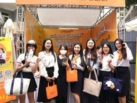 Gần 10.000 nhân viên LPBank nhận lì xì 680.000 đồng/người trong ngày đón 'đại cổ đông' giàu nhất Đông Nam Á