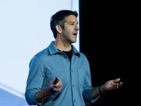 Kỷ nguyên Tim Cook khép lại: Tân CEO Apple giải bài toán 'thế chân' Jony Ive thế nào?
