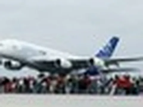 Phát hiện vết nứt bất thường trong cánh, hơn chục "gã khổng lồ" của bầu trời Airbus A380 bị kiểm tra khẩn cấp