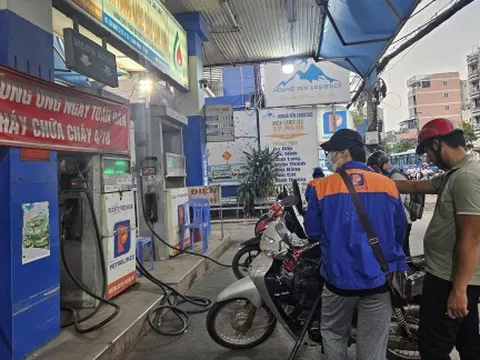 Xăng E10 RON95-III xuống dưới 20000 đồng 1 lít