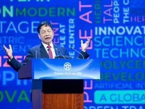 Ông Trương Gia Bình vô cùng xúc động trước bức tranh Hà Nội 100 năm sau, đưa ra 5 cam kết với Thủ đô