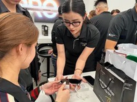 Lần đầu tiên sau nhiều năm, Apple chịu thua!