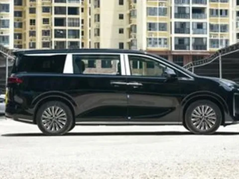 Hơn 700 triệu đồng cho một chiếc MPV dài 5,2 mét ngập tràn công nghệ, chạy điện 1.100 km, phả hơi nóng vào Kia Carnival