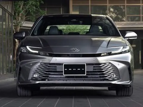 Mẫu sedan từng 'làm mưa làm gió' tại Việt Nam chỉ còn bán bản hybrid, giá giảm tới 140 triệu đồng