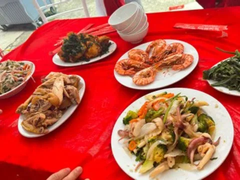 Các con mâu thuẫn trong ngày giỗ cha vì chuyện ăn cỗ lấy phần