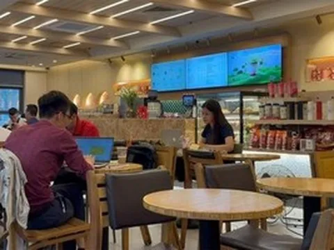 Nhiều quán cà phê bật truyện audio, phim hoạt hình... để né phí bản quyền, nhưng chạy trời không khỏi nắng