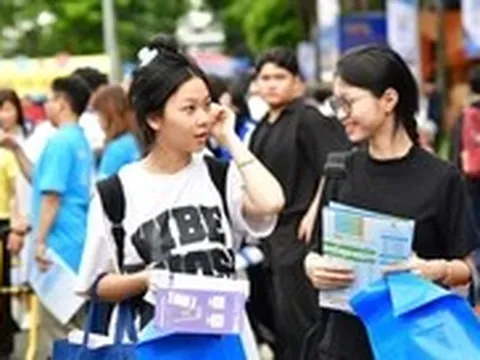 Sáng nay, Ngày hội lựa chọn nguyện vọng xét tuyển 2026 tại Hà Nội và TP.HCM