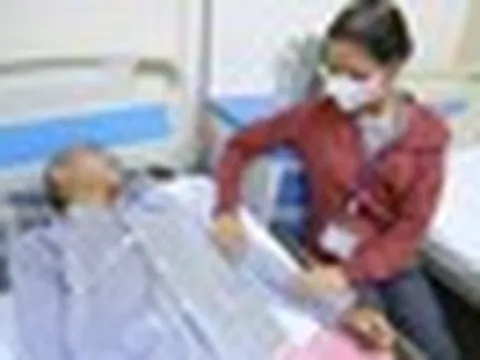 Chồng vay mượn khắp nơi để chữa ung thư cho vợ, nợ chưa trả hết đã bàng hoàng nhận tin dữ