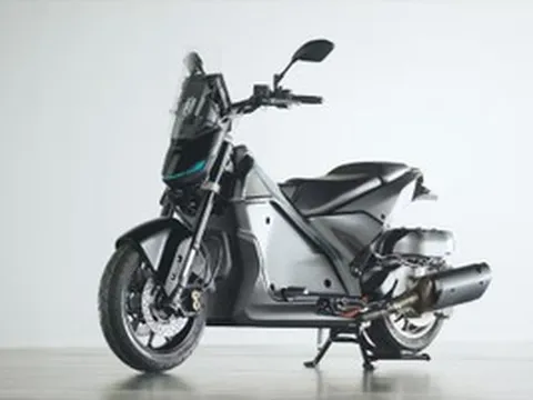 Chưa phổ biến trên ô tô, một hãng xe đến từ Nhật Bản đã mang động cơ điện mở rộng phạm vi hoạt động EREV lên xe máy, chạy xe cả tháng không lo sạc điện