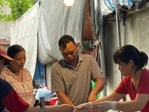 Tăng lương, làm sao ngăn giá cả hàng hoá ‘cuốn’ theo?