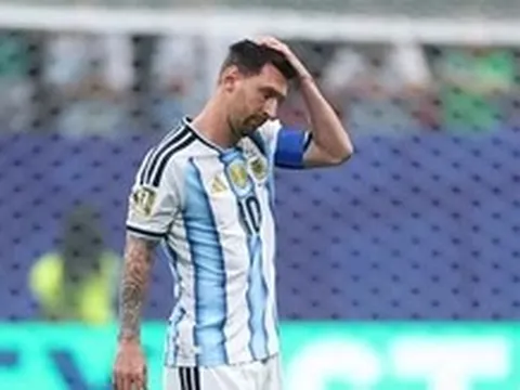 Messi tiếp tục đá hỏng phạt đền, lập kỷ lục buồn tại World Cup