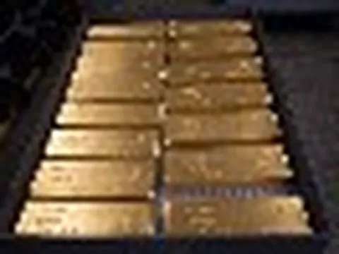 Giá vàng tụt 1%, chứng khoán Mỹ chìm trong sắc đỏ, giá dầu tăng dựng đứng khi ông Trump tuyên bố ‘chấm dứt’ thỏa thuận ngừng bắn với Iran