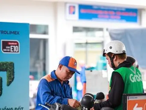 Giá xăng E10 giảm về sát 20.000 đồng/lít