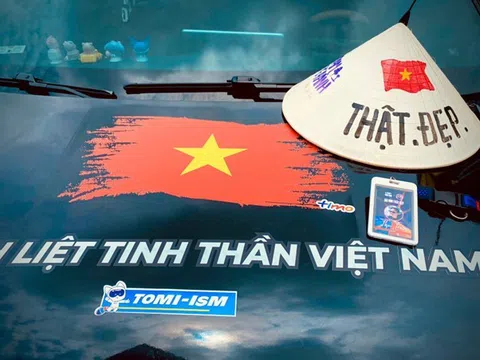 Trạm Song Hành with Thu Tran mang tinh thần Việt Nam Thật. Đẹp. tham dự cùng hành trình Gumball 3000 từ Saigon đi Singapore